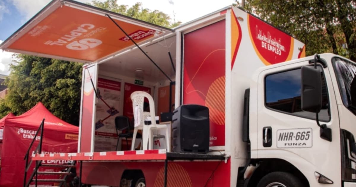 Foto de la Unidad Móvil de Atención de la Agencia Distrital de Empleo de Bogotá.