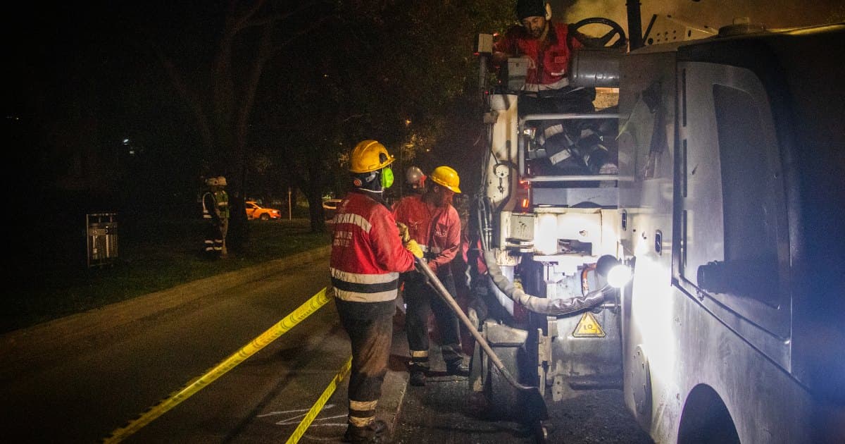 Fotos de personas trabajando en un frente de obra de Bogotá