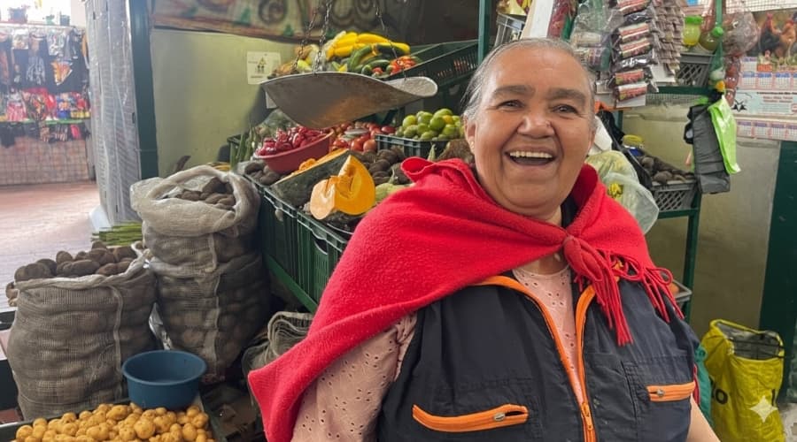 Planes Bogotá celebración 100 años Plaza Mercado Las Cruces 17 octubre 2025 - foto Gloria Barrera