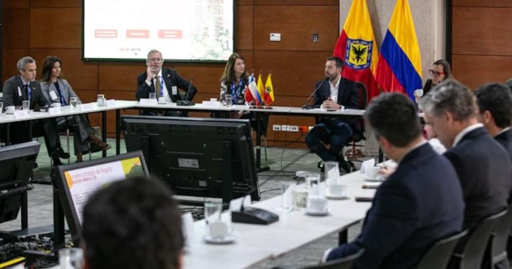 Reunión de empresarios de Chile, el alcalde Carlos Fernando Galán e integrantes de la Alcaldía de Bogotá.