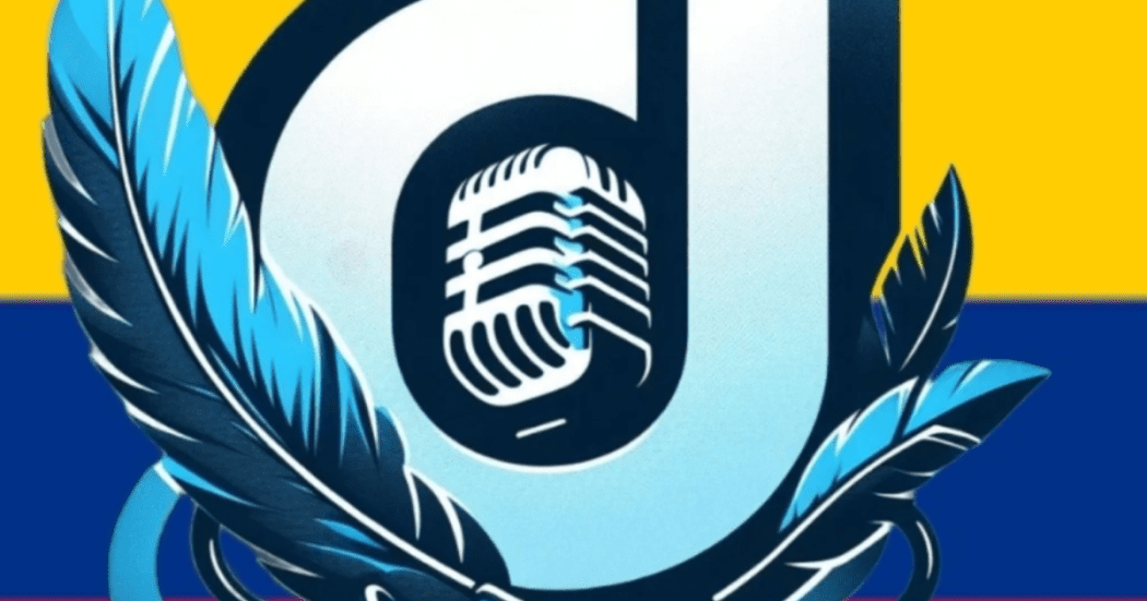 Imagen de fondo azul con amarillo en la que se aprecia un microfono y dos plumas