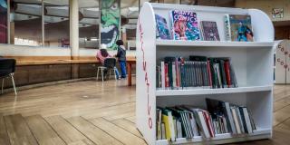 ¡Los libros de nuestras bibliotecas son de todos y para todos! Vamos a darnos la oportunidad de rotarlos y disfrutarlos. Sabes que devolverlos te da la posibilidad de que puedas sacar más materiales y dejarte abrazar por las historias que contienen. Foto: BibloRed