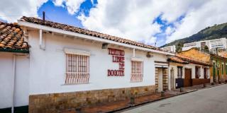 Narración oral, noches de jazz, un mercado cultural, y por supuesto, teatro, hacen parte de la agenda del Teatro Libre del centro. Foto: FUGA.