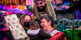 Alcaldesa participó en entrega de regalos a niñas y niños vulnerables