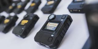 Vea cómo funcionan las cámaras corporales entregadas a la Policía Vea cómo funcionan las cámaras corporales entregadas a la Policía