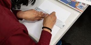 Cursos gratuitos de braille y lengua de señas colombiana en BibloRed