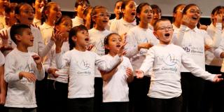 Coro Hijas e Hijos de la Paz presente en el acto de las victimas de UP