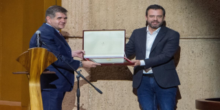 Bogotá recibió Placa en el aniversario del Teatro Julio Santo Domingo