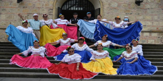 180 personas mayores de 60 años se tomaron el Museo Nacional en Bogotá