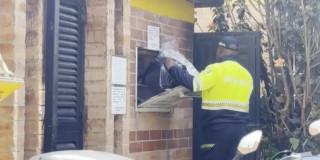 Video: Policía rescató bebé recién nacida de un shut de basuras en Bogotá Video: Policía rescató bebé recién nacida de un shut de basuras en Bogotá