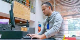 Herramientas de accesibilidad de la página web de BibloRed Bogotá