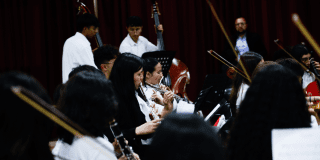 100 niños en la Orquesta Filarmónica Juvenil de Bogotá en Tunjuelito