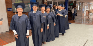 Personas Mayores en Bogotá se graduaron de primaria