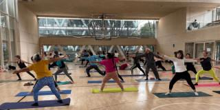 Asiste a talleres de actividad física y yoga CEFE Chapinero de Bogotá