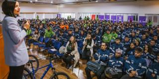 Programas de movilidad escolar Bogotá entrega 600 bicicletas a guías