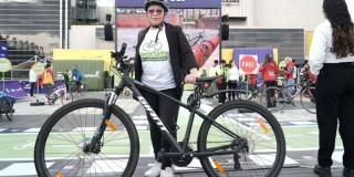 Señora con bicicleta