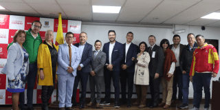 Fotografía de operarios en el Consejo de Propiedad Horizontal