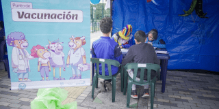 Fotografía de un punto de vacunación en Bogotá