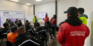 Capacitación en Bogotá a domiciliarios en tránsito y seguridad vial