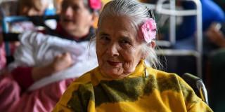 Foto de uno de los adultos mayores beneficiario de los servicios de cuidado y atención en Bogotá.