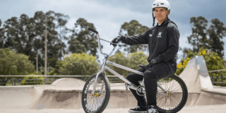 Imagen del deportista Luis Rincón en la pista de BMX Freestyle