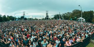 Foto de personas disfrutando el Festival Salsa al Parque en Bogotá