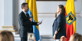 Imagen del alcalde Carlos Fernando Galán con la nueva directora del IDT