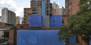 Imagen de las tres fachadas del edificio del ICFES donde se aprecia la isntalación