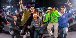 Foto de los asistentes al Conciertos de Navidad 2025 en Bogotá en el barrio Venecia con la emisora La Kalle.