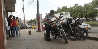 Foto de funcionarios del Distito en jornada de embellecimiento