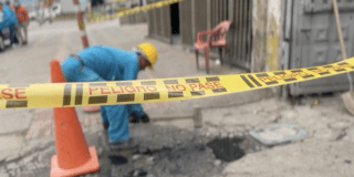 Imagen de técnico de la Empresa de Acueducto realizando trabajos