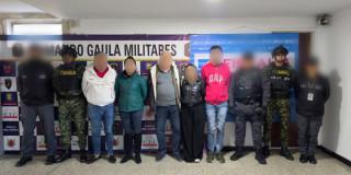 En la foto todos los detenidos por estafa