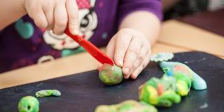 Una experiencia creativa: Taller de plastilina para niños y niñas