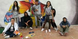 En el colegio Ciudadela Educativa de Bosa se hace un mural - Foto: Secretaría de Educación