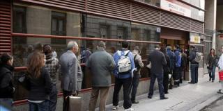 Gente haciendo fila-Foto: www.que.es Gente haciendo fila-Foto: www.que.es