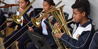 Entrega de instrumentos a Colegio Luis Ángel Arango - Foto: Prensa Secretaría de Educación Entrega de instrumentos a Colegio Luis Ángel Arango - Foto: Prensa Secretaría de Educación